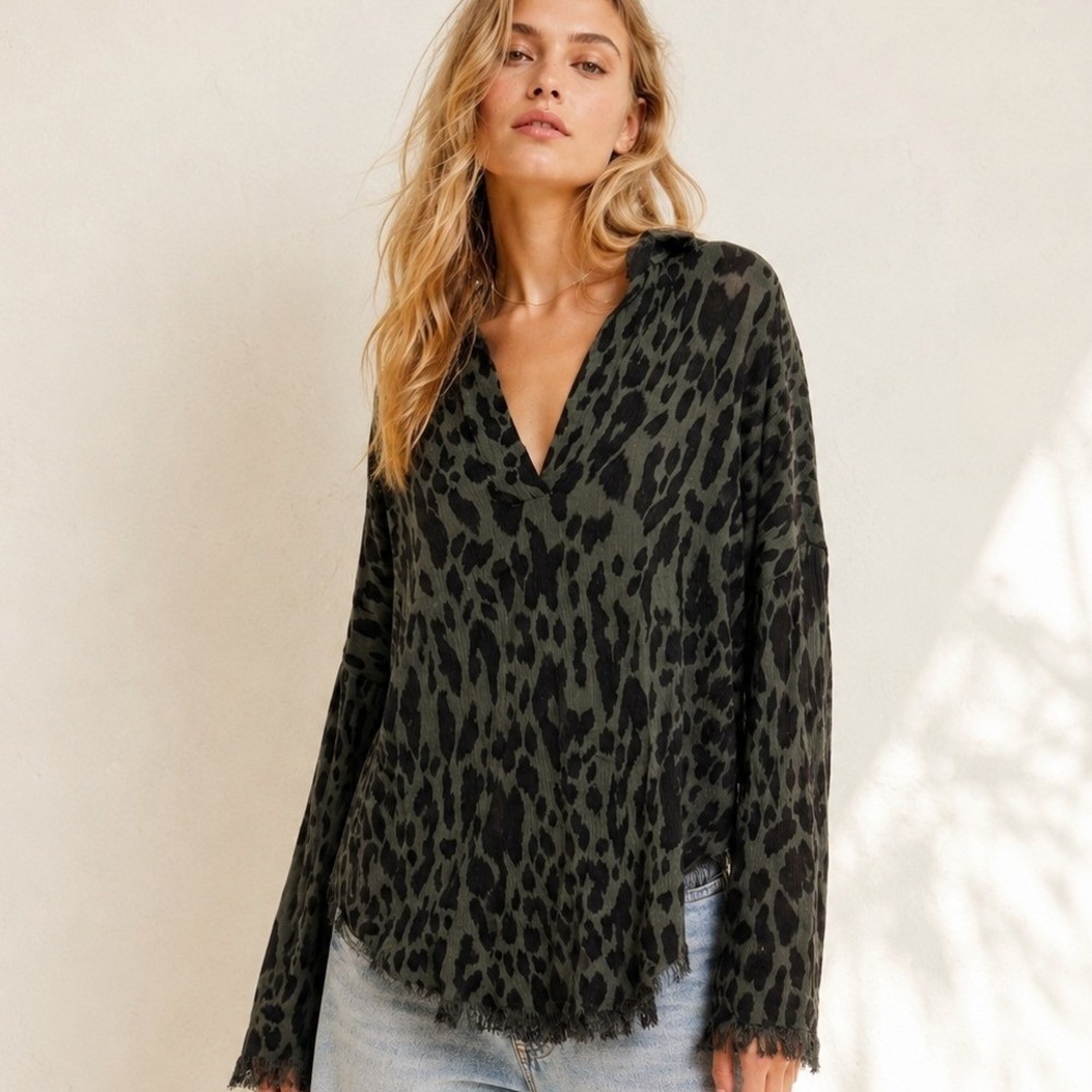 Umgee Olive Green Leopard Print Frayed Hem Tunic Blouse‎ Long Sleeve Top Small
